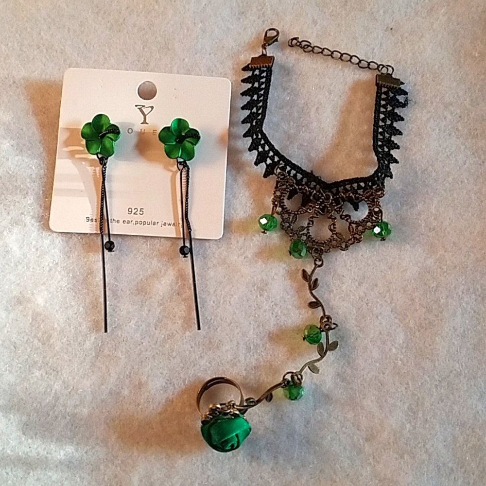 NWT.  Gothic Style Hand/ Wrist/Ring Bracelet & Coordinating Earrings